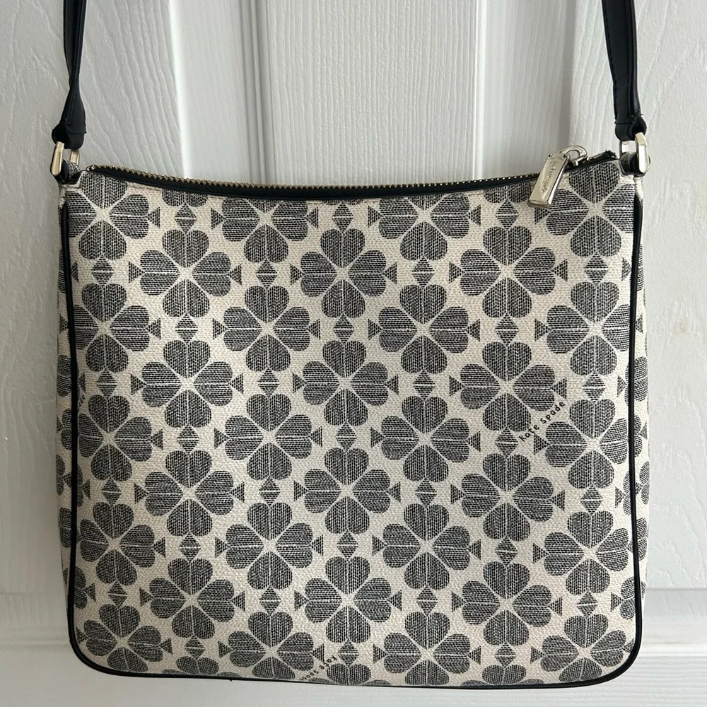 Signature Kate Spade Flower Large Swingpack Crossbody - Picture 4 of 7